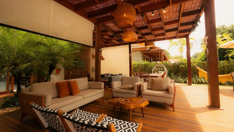 Tips for Creating a Cozy and Inviting Outdoor Living Space